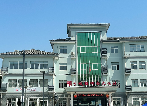 新葡萄8883正能量：职工抢修献血车，好人好事成风景！
